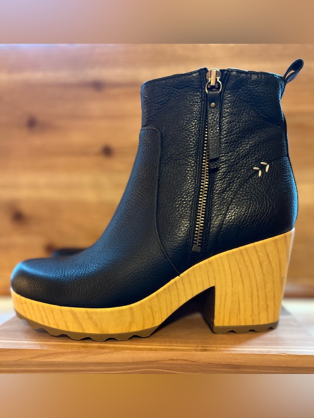 Win Over Clog Boots from Evereve by Dr. Scholl’s in Women’s Size 9 - Picture 6 of 9